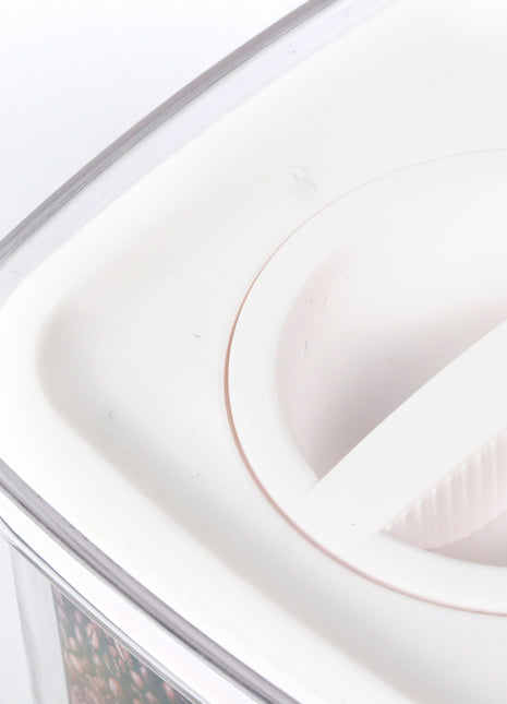 Tight-Seal Food Containers